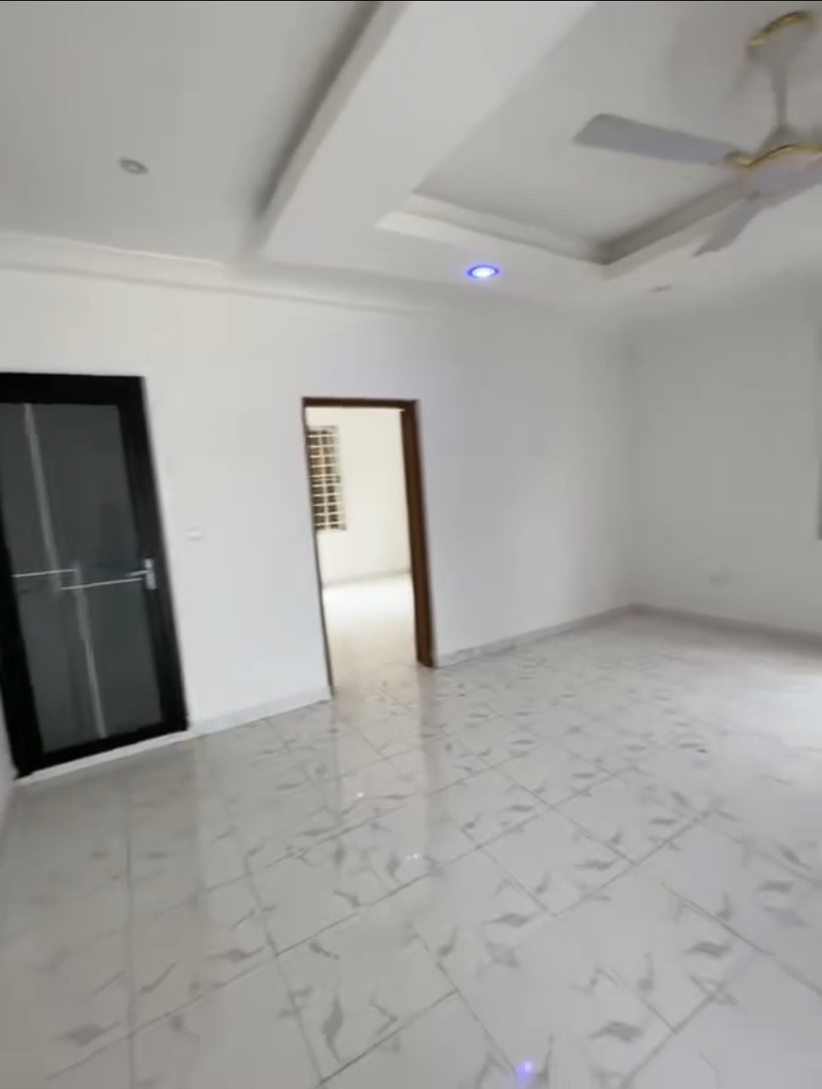 Chamber & Hall Self-Contain